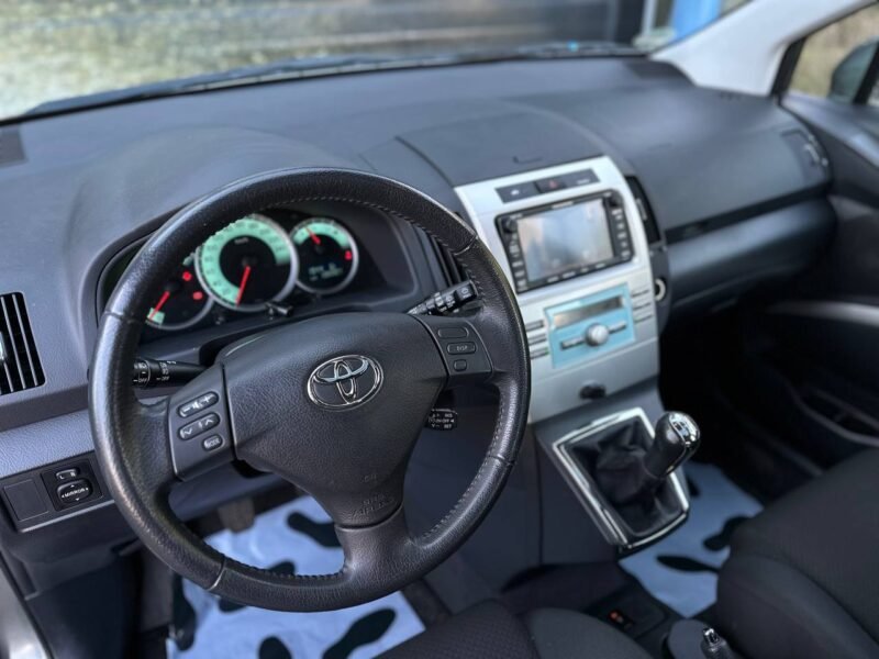 TOYOTA CORROLA VERSO 12/2004 1.8 130PK