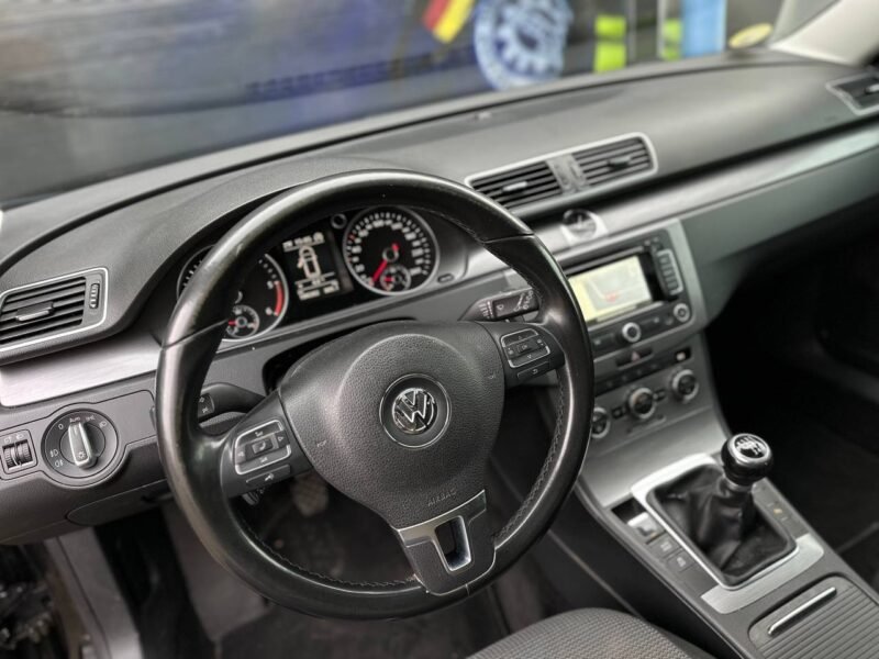 VOLKSWAGEN PASSAT 1.6 DIESEL 105PK