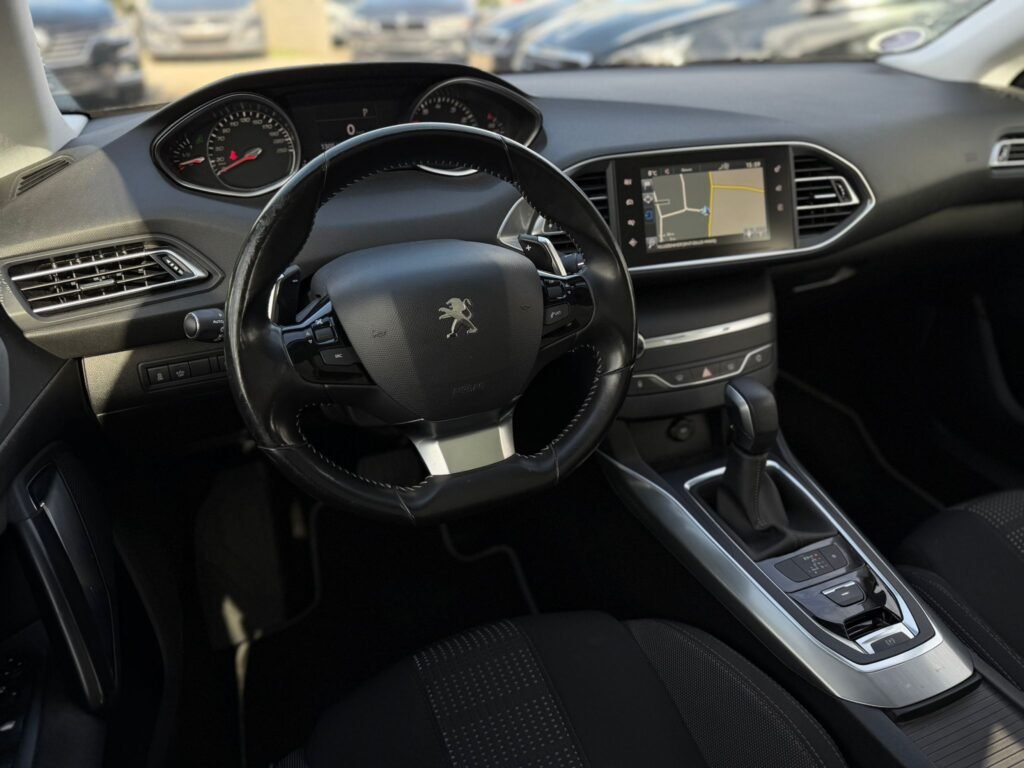 Peugeot 308 Benzien Automaat 2015