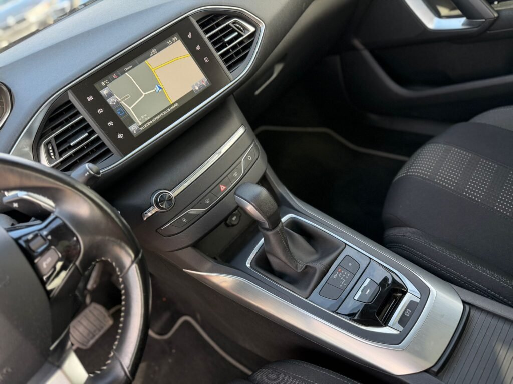 Peugeot 308 Benzien Automaat 2015