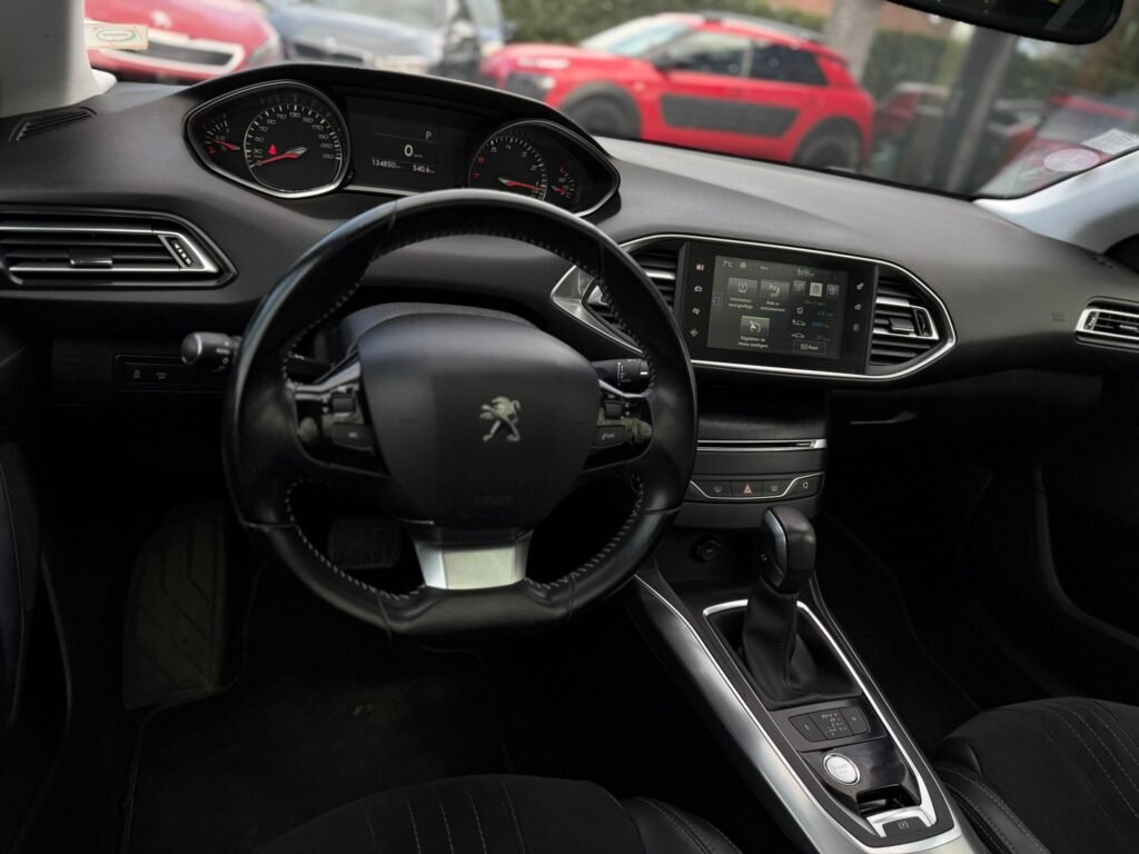 Peugeot 308 Benzien Automaat
