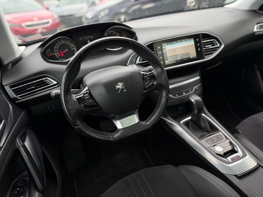 Peugeot 308 Benzien Automaat