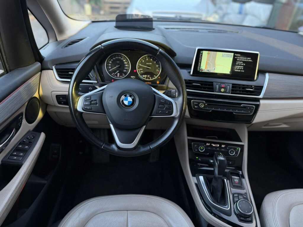 Bmw 218I Benzien 7ZTP Full option