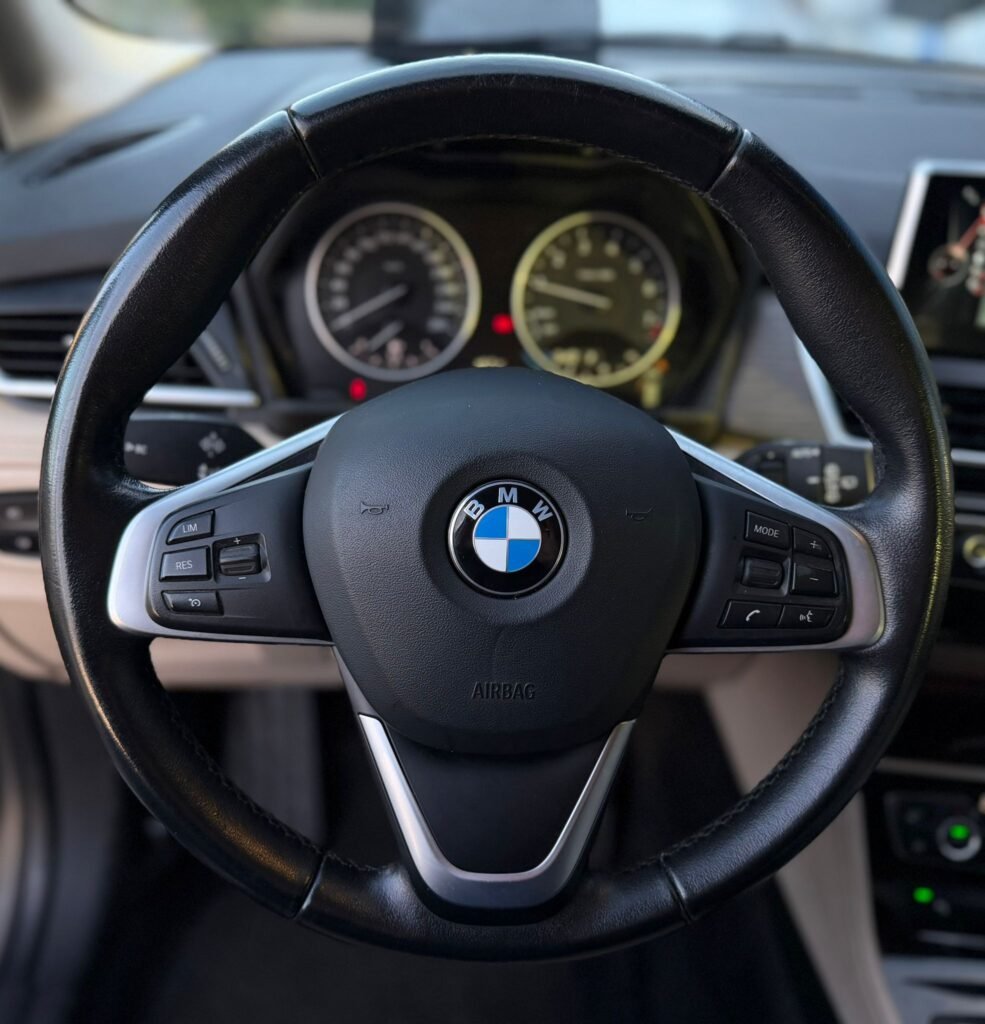 Bmw 218I Benzien 7ZTP Full option